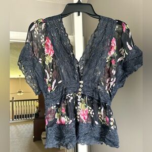 Sexy Sheer and Lacey floral top. Size S/P. Great condition
